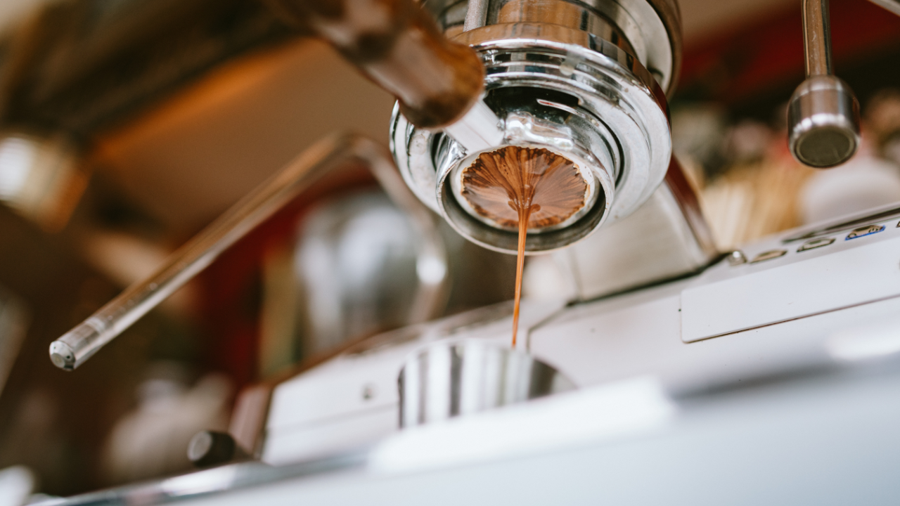 making espresso with a bottomless portafilter